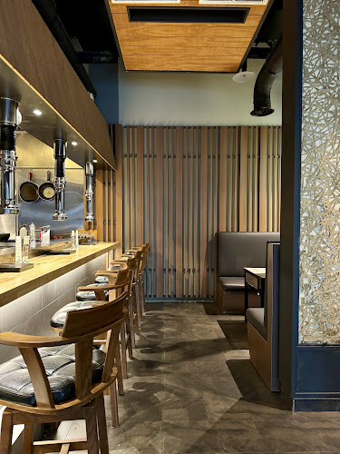 Opinii despre 더 램키친 호텔에비뉴 본점 în 창원시 - 외식업