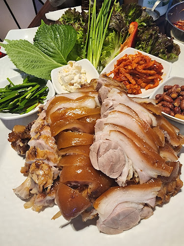 Comentarii opinii despre 옛이담골수제족발얼음막걸리