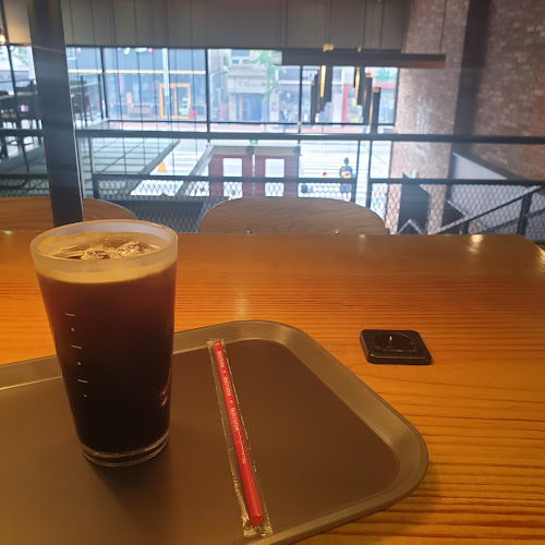 Opinii despre 할리스커피 두정역점 în 천안시 - 외식업