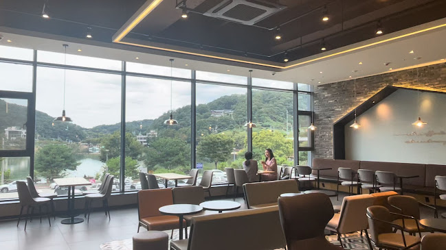 Opinii despre 할리스커피 명암레이크점 în 청주시 - 외식업