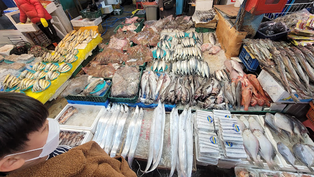 Opinii despre 논산화지중앙시장 în 논산시 - 외식업