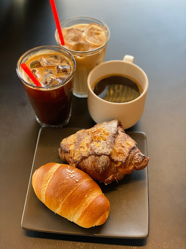 경기도 수원시 팔달구 인계로166번길 15-8 체리커피 1층