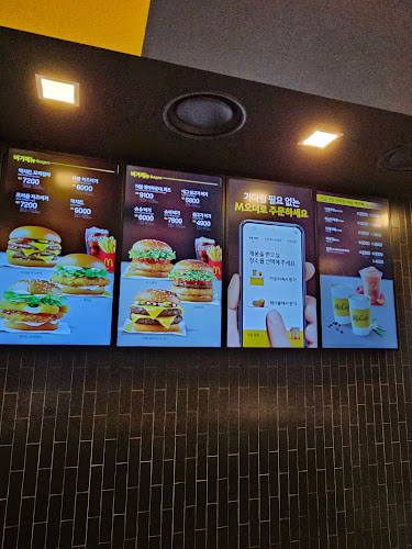 Opinii despre 맥도날드 고양삼송DT점 în 고양시 - 외식업