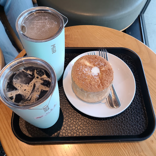 Opinii despre 스타벅스 거제대로DT점 în 거제시 - 외식업