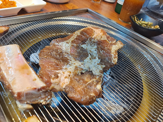 화화 돼지왕갈비 - 외식업