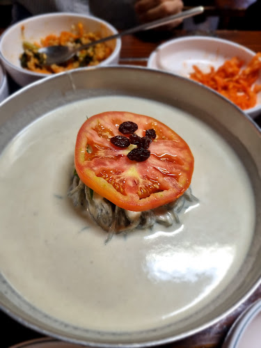 Comentarii opinii despre 몽촌토성보리밥손칼국수