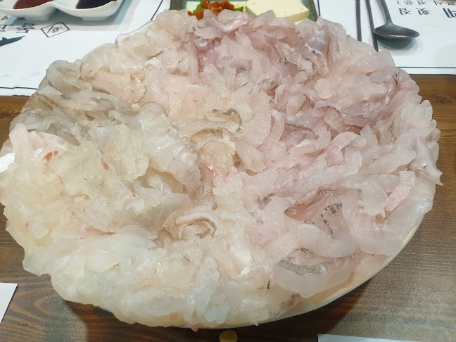 Opinii despre 돌고래횟집 în 계룡시 - 외식업