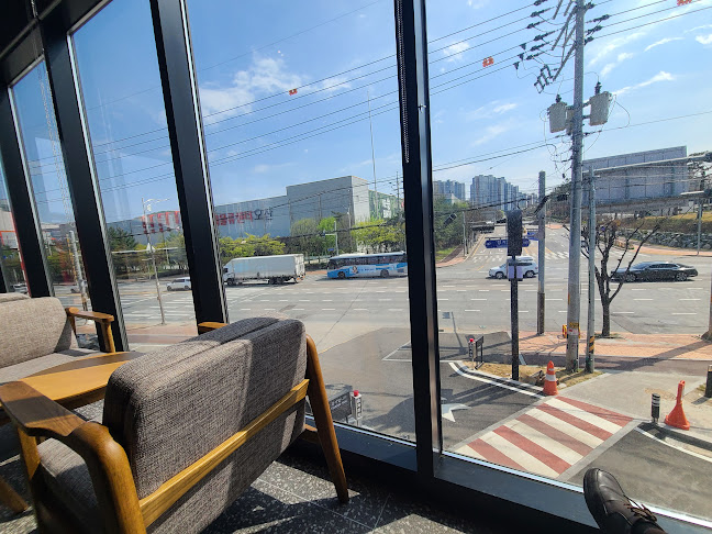 스타벅스 오산부산동DT점 - 외식업