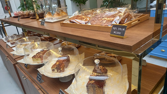 Opinii despre 월페이퍼(wall paper) în 성남시 - 외식업