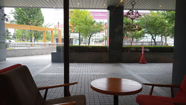 Opinii despre 투썸플레이스 전주교직원공제회관점 în 전주시 - 외식업