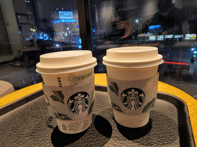 Opinii despre 스타벅스 일산풍동DT점 în 고양시 - 외식업