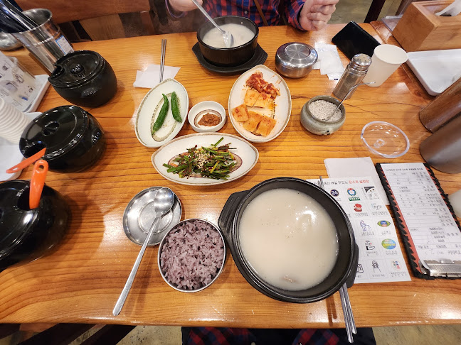 Comentarii opinii despre 박병궁 명인 목포설렁탕 목포본점