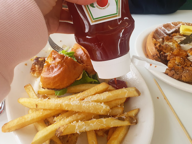 Opinii despre 하이파이브 아메리칸 다이너 în 창원시 - 외식업