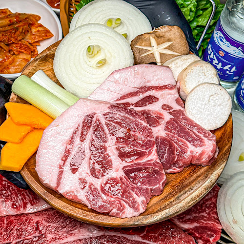 Opinii despre 제주산숯불구이 함덕 흑돼지 한우 Black Pork Jeju Beef and Chicken în 제주시 - 외식업