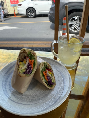 Vege Bakery Cafe - 외식업