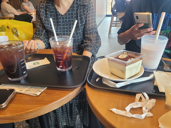 Opinii despre 스타벅스 오산부산동DT점 în 오산시 - 외식업