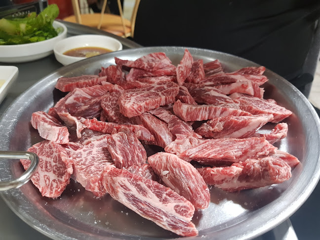 곰탕과닭계장 - 외식업