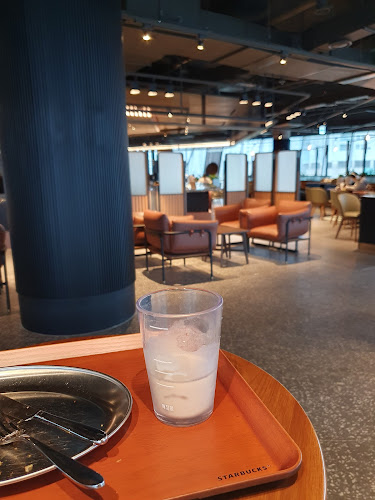 Opinii despre 스타벅스 창원NC파크R점 în 창원시 - 외식업