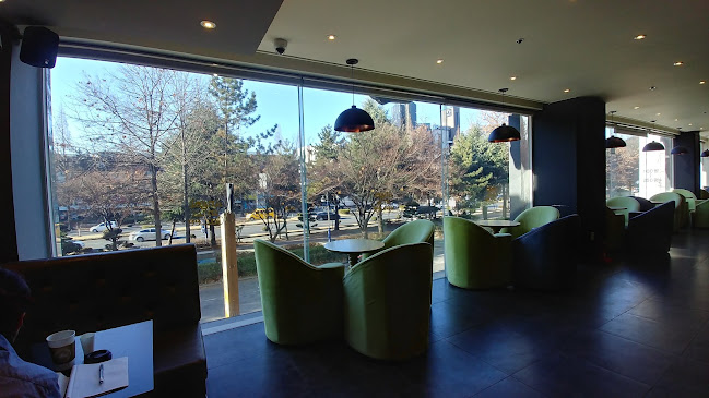 Opinii despre 엔제리너스 창원명곡점 în 창원시 - 외식업