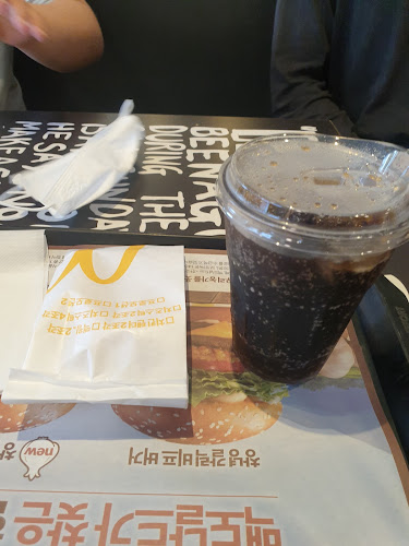 Opinii despre 맥도날드 강릉점 în 강릉시 - 외식업
