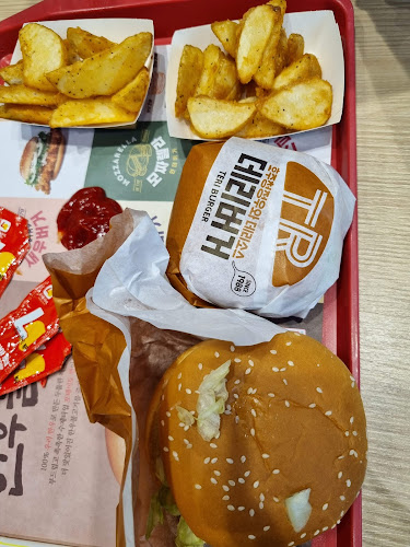 Opinii despre 롯데리아 용인시청D/T점 în 용인시 - 외식업