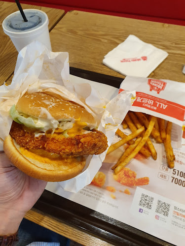 Comentarii opinii despre 맘스터치 신아산장재점