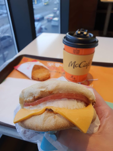 Opinii despre 맥도날드 군포당동SK DT점 în 군포시 - 외식업