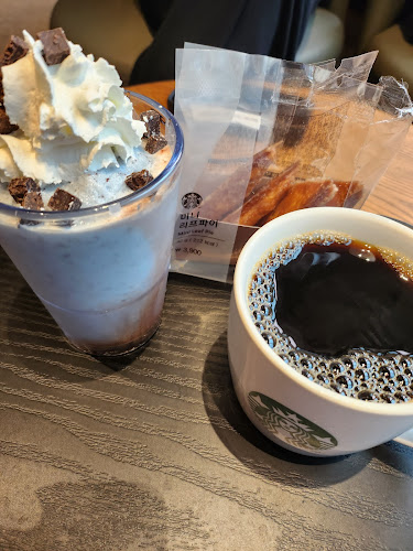 Opinii despre 스타벅스 부천역점 în 부천시 - 외식업