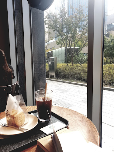 Comentarii opinii despre 스타벅스 판교알파돔타워점