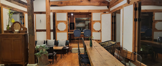 Comentarii opinii despre 더블유하우스 무어서원