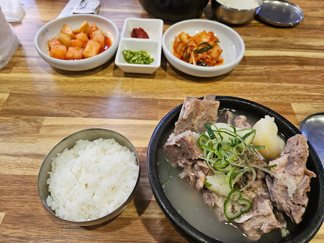 Opinii despre 명동감자탕 în 영주시 - 외식업