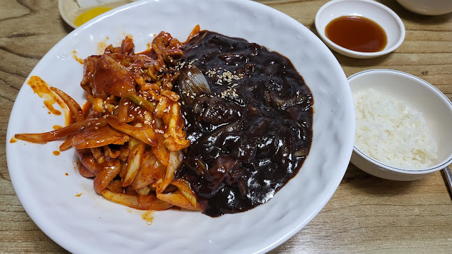 Opinii despre 계룡각 în 계룡시 - 외식업