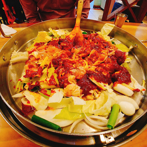 Opinii despre 꼬꼬닭갈비 în 창원시 - 외식업