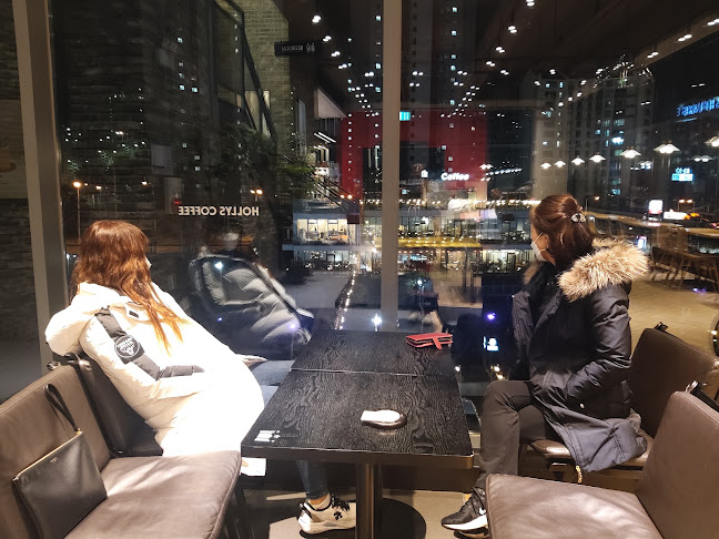 Comentarii opinii despre 할리스커피 명암레이크점