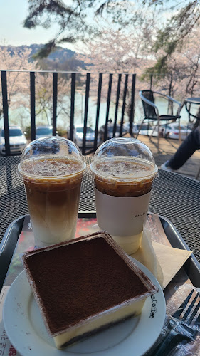 Opinii despre 엔제리너스 진주금호못점 în 진주시 - 외식업