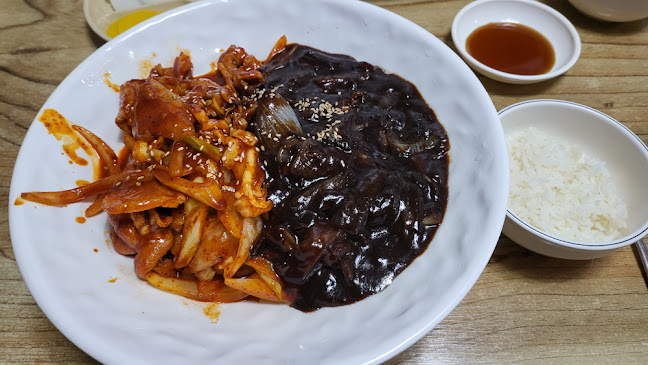 Opinii despre 계룡각 în 계룡시 - 외식업