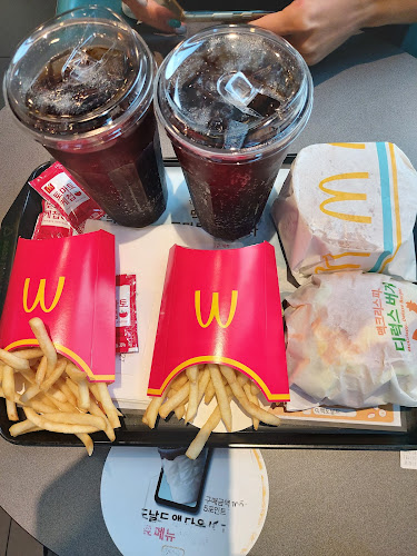 Opinii despre 맥도날드 충남아산DT점 în 아산시 - 외식업