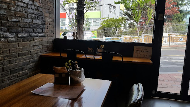 Opinii despre 블랙스완 짬뽕카페 în 남구 - 외식업