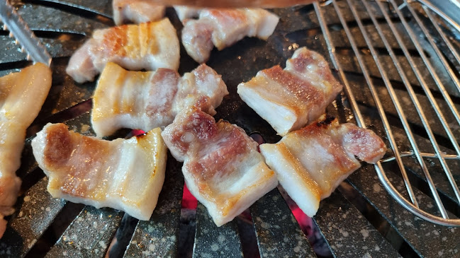 짚고기 볏짚삼겹살 - 외식업