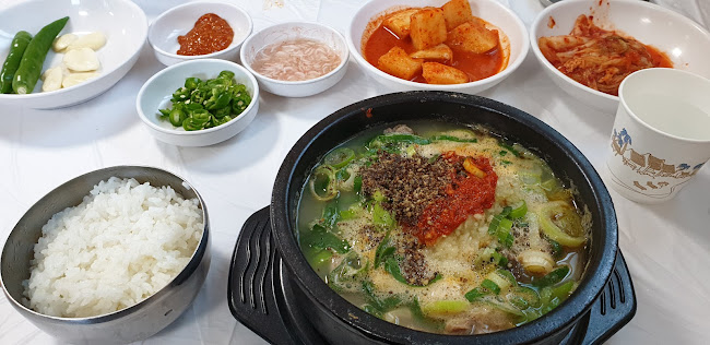 장터순대국