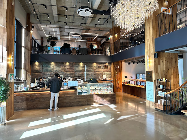 HUB Roastery&Bakery Cafe - 창원시