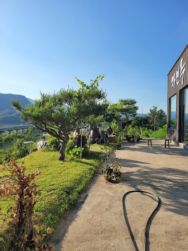 자연목갤러리 우드슬램 무인카페 - 외식업