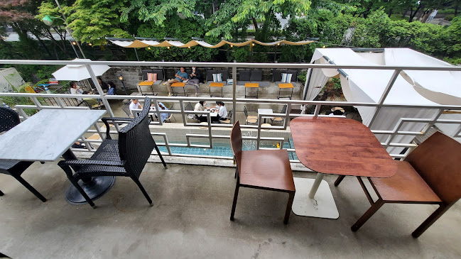 카페앤아더 - 외식업