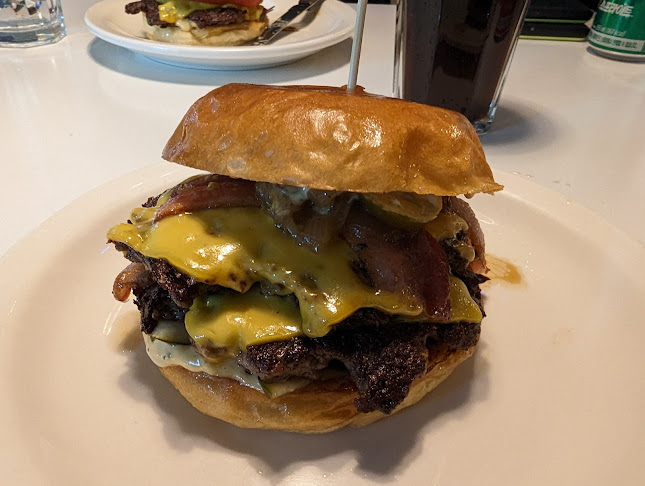 Opinii despre 하이파이브 아메리칸 다이너 în 창원시 - 외식업