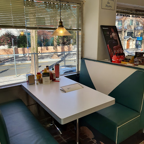 Opinii despre 하이파이브 아메리칸 다이너 în 창원시 - 외식업