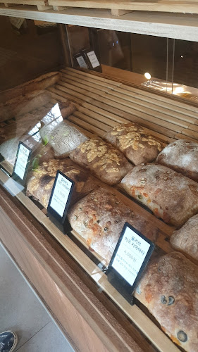 Opinii despre AAA 베이커리 카페 în 양주시 - 외식업