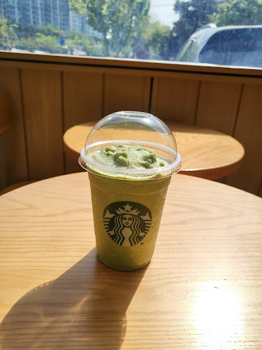 Opinii despre 스타벅스 구리장자호수점 în 구리시 - 외식업
