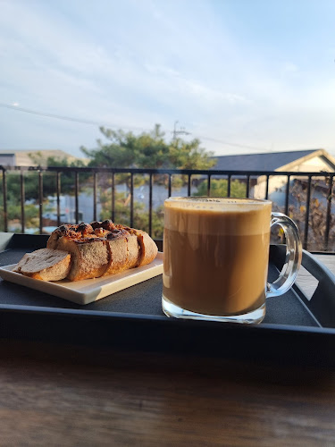 AAA 베이커리 카페 - 외식업