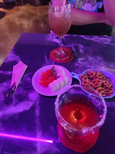 Yolo cocktail bar - 외식업