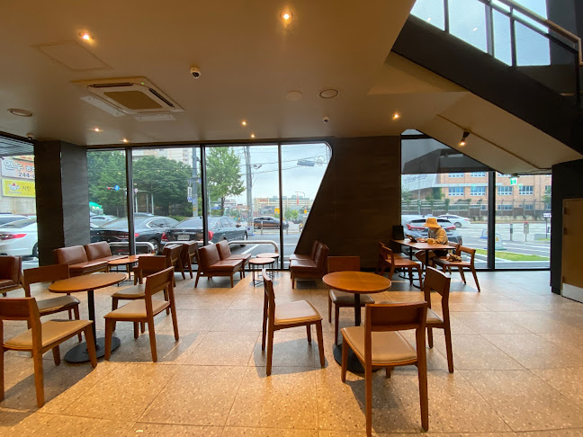 Comentarii opinii despre 스타벅스 수원연무DT점